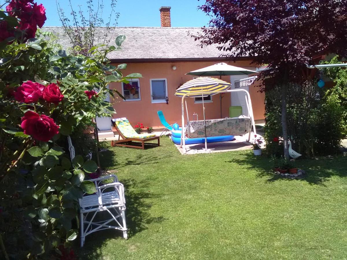 Zsoka Apartman Hajduszoboszlo Exterior photo